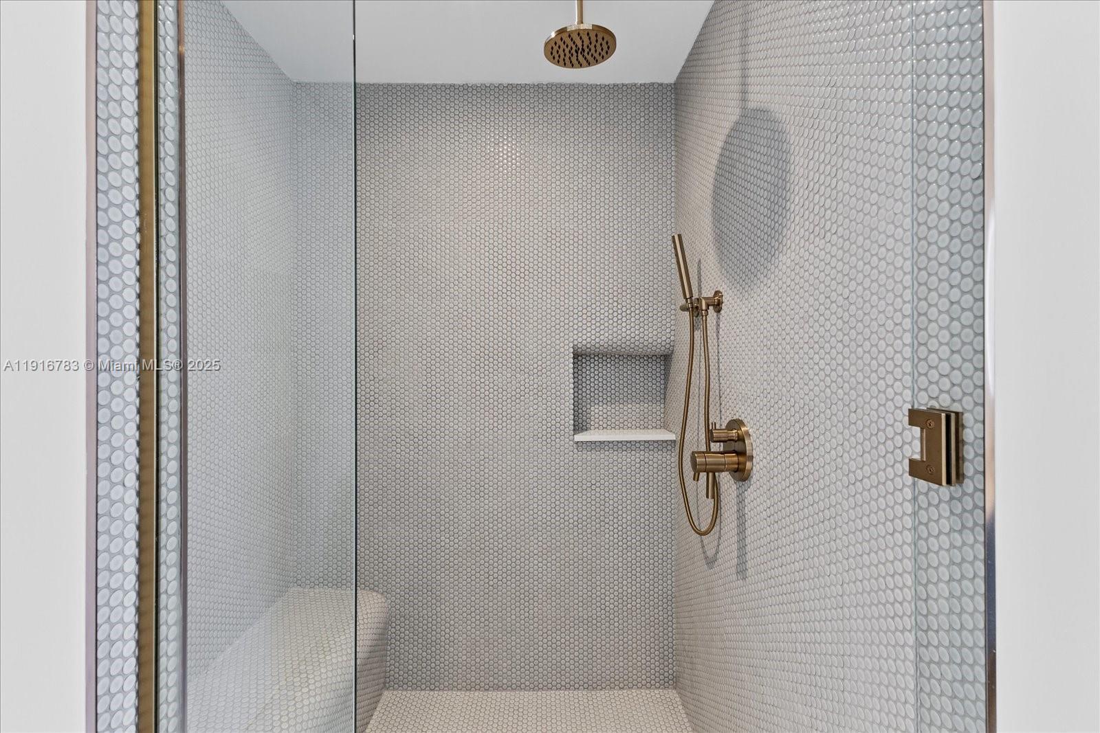 2678 Tigertail Ave #1605 Miami, FL 33133