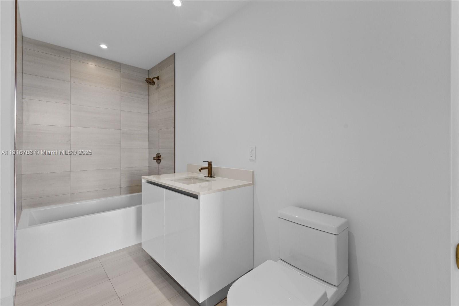 2678 Tigertail Ave #1605 Miami, FL 33133