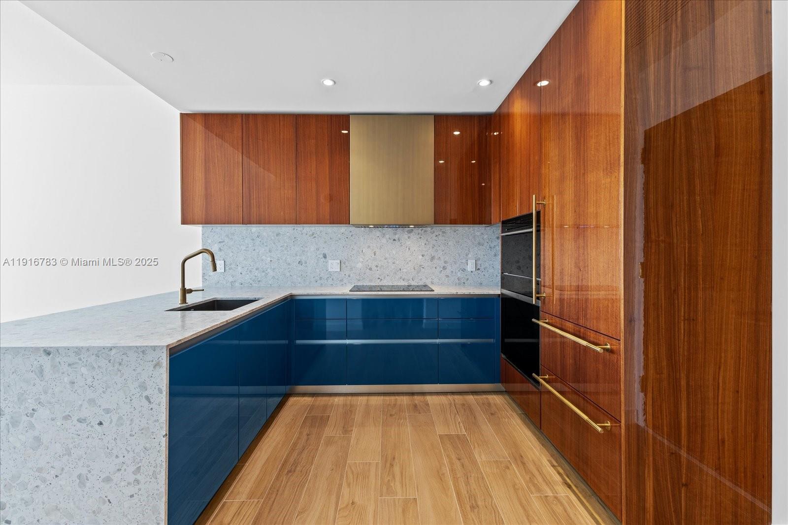 2678 Tigertail Ave #1605 Miami, FL 33133