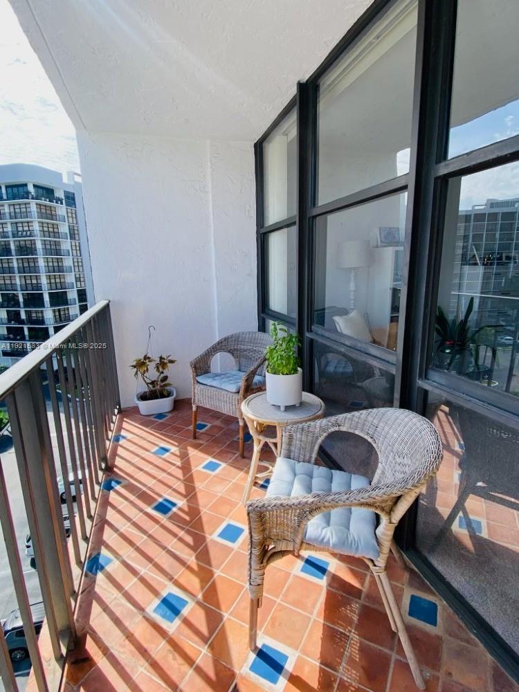 800 Parkview Dr #726 Hallandale Beach, FL 33009