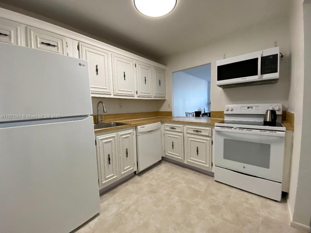 800 Parkview Dr #726 Hallandale Beach, FL 33009