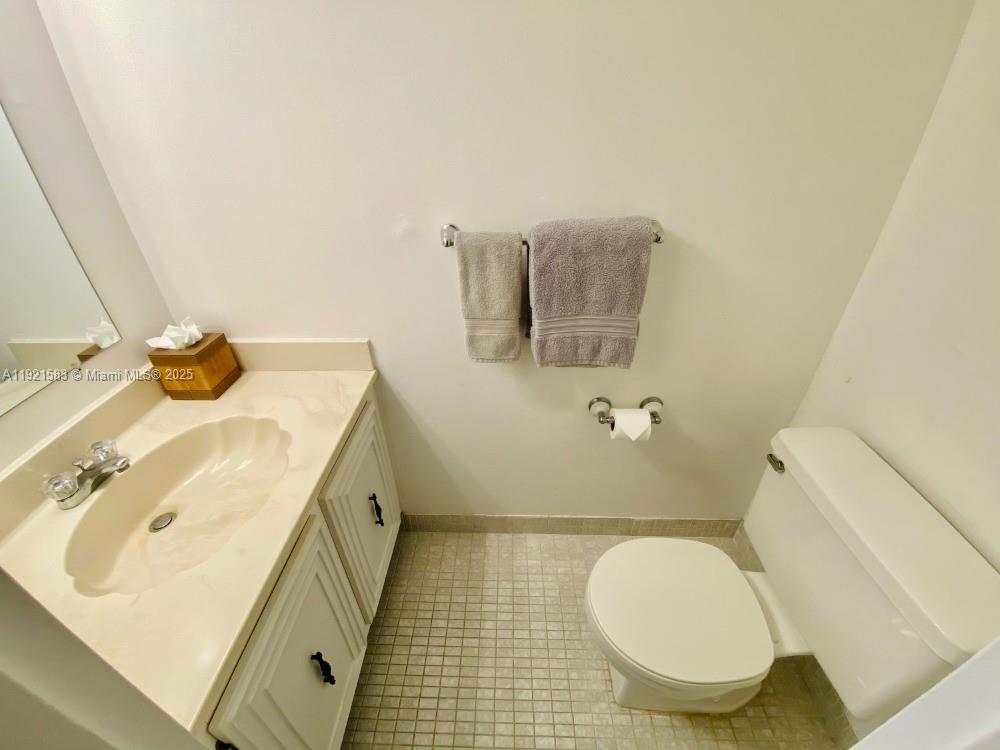 800 Parkview Dr #726 Hallandale Beach, FL 33009