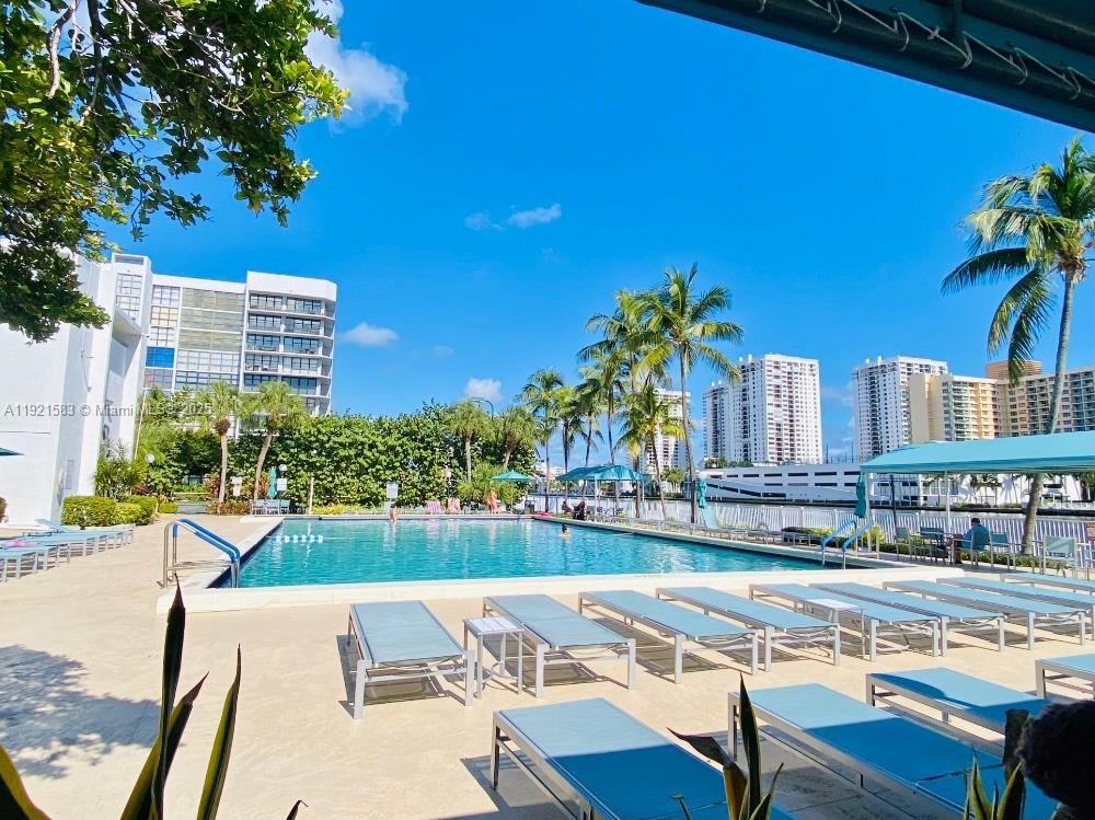 800 Parkview Dr #726 Hallandale Beach, FL 33009