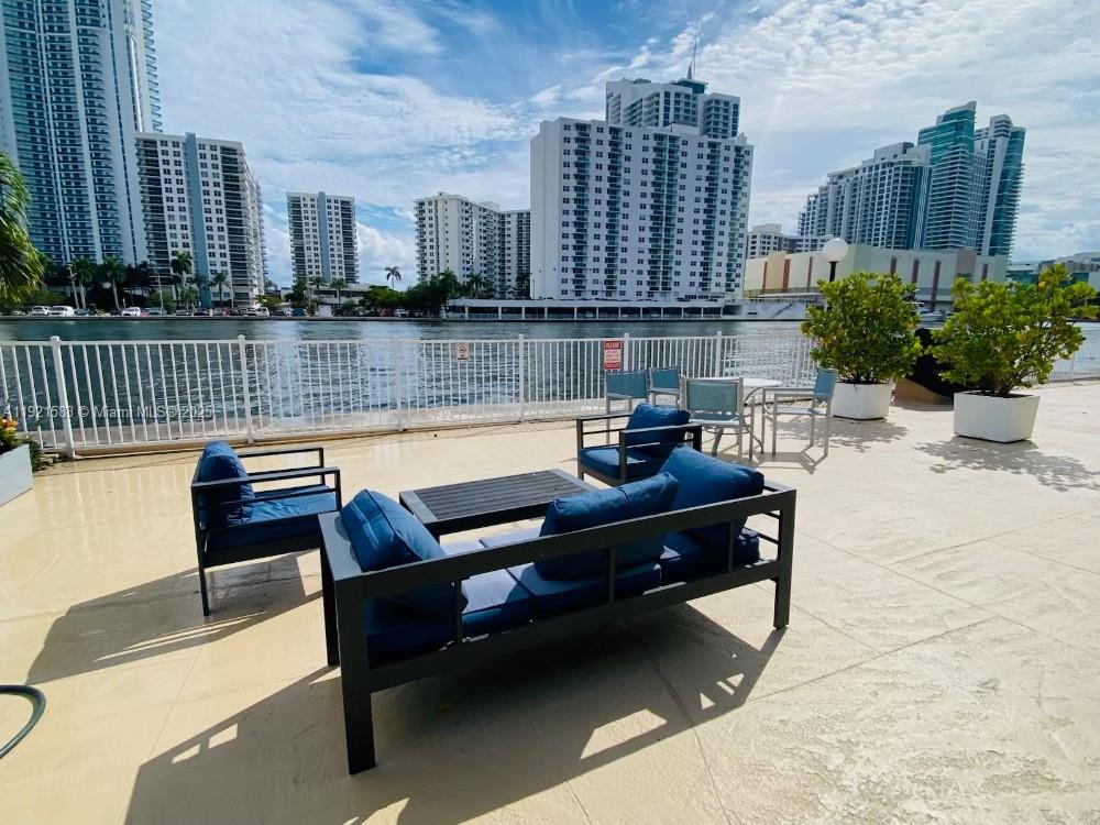 800 Parkview Dr #726 Hallandale Beach, FL 33009