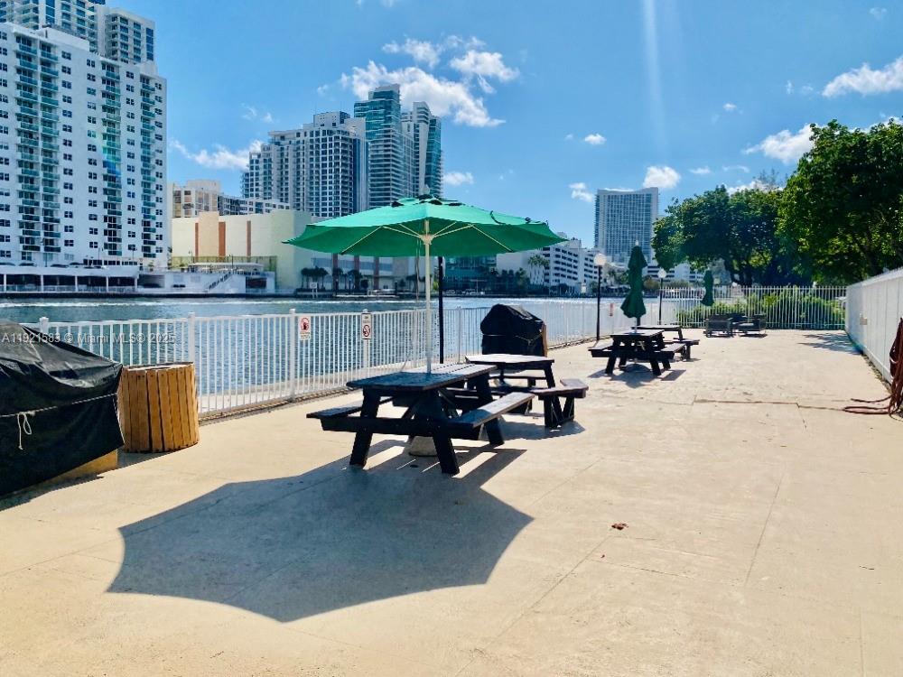 800 Parkview Dr #726 Hallandale Beach, FL 33009