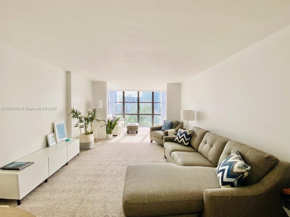 800 Parkview Dr #726 Hallandale Beach, FL 33009