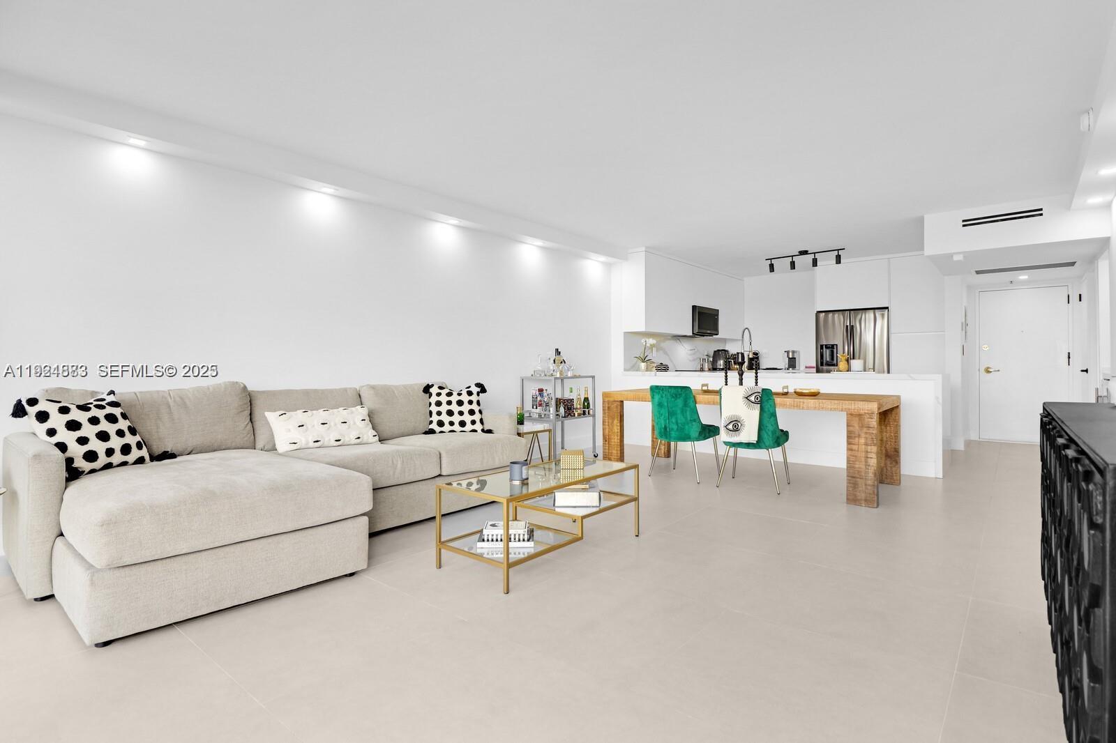 5700 Collins Ave #3J Miami Beach, FL 33140