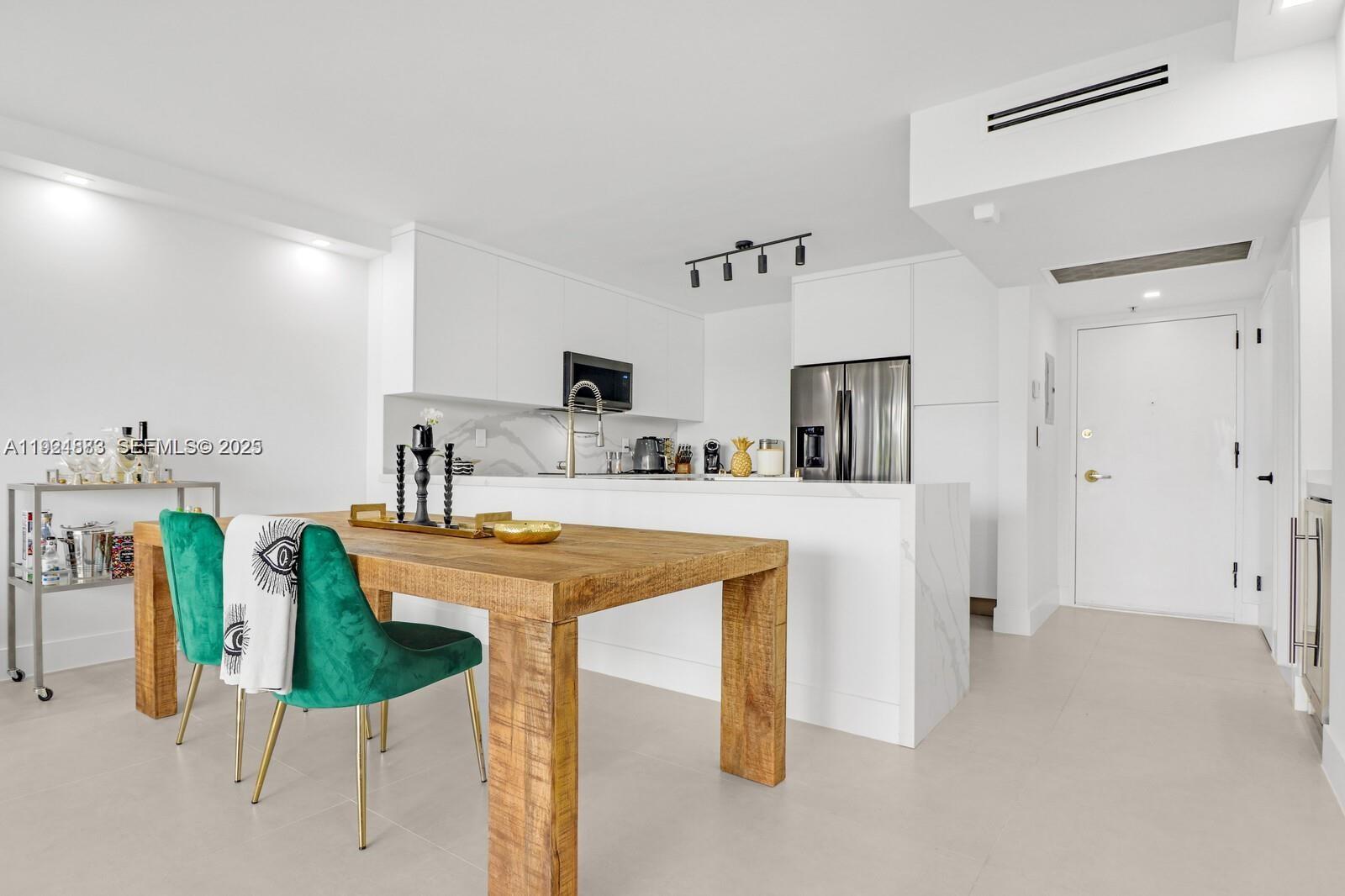 5700 Collins Ave #3J Miami Beach, FL 33140