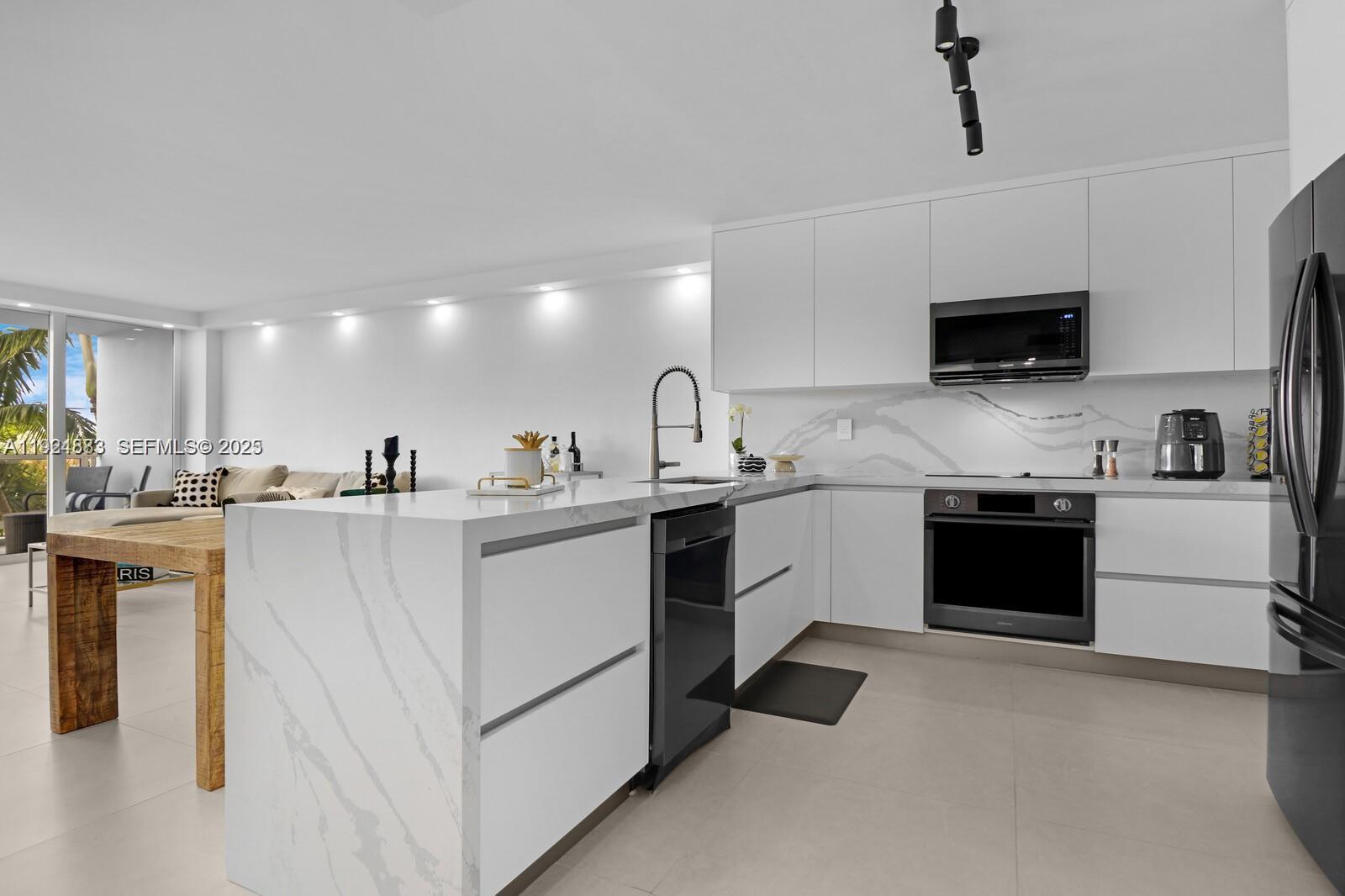 5700 Collins Ave #3J Miami Beach, FL 33140