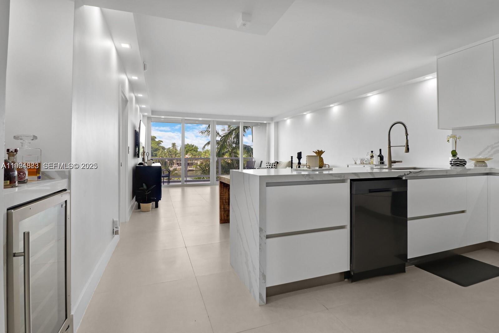 5700 Collins Ave #3J Miami Beach, FL 33140