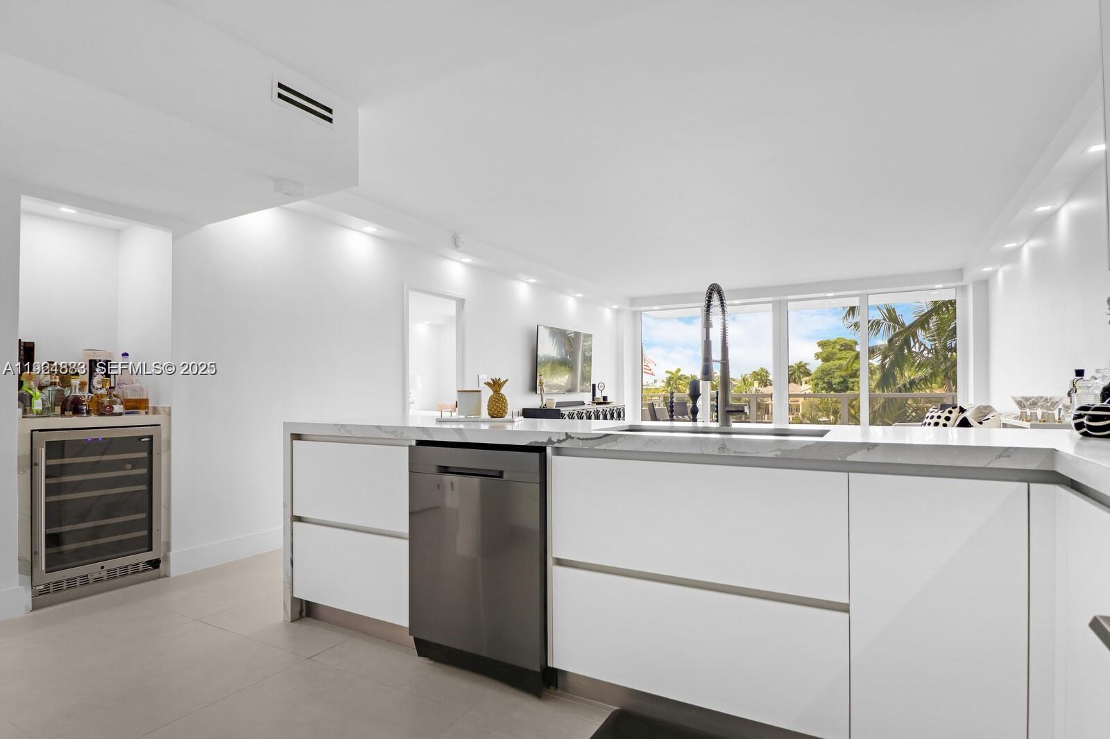 5700 Collins Ave #3J Miami Beach, FL 33140