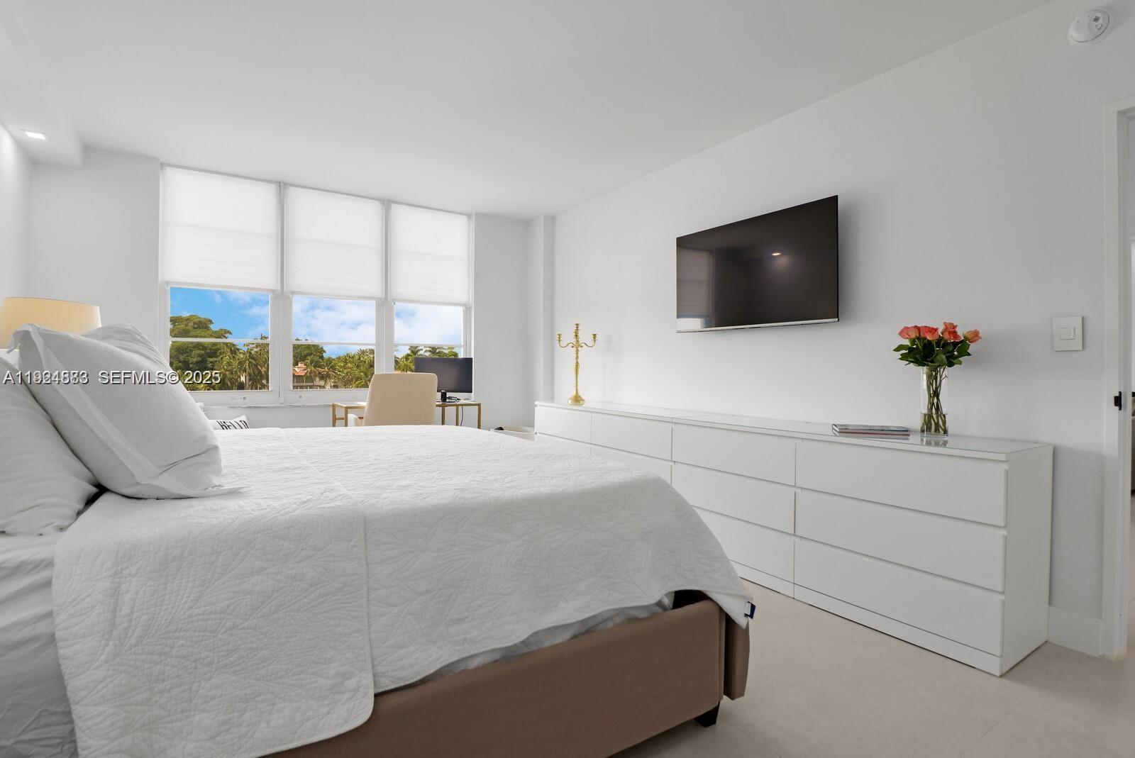 5700 Collins Ave #3J Miami Beach, FL 33140