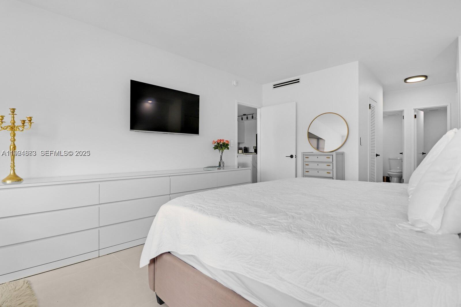 5700 Collins Ave #3J Miami Beach, FL 33140