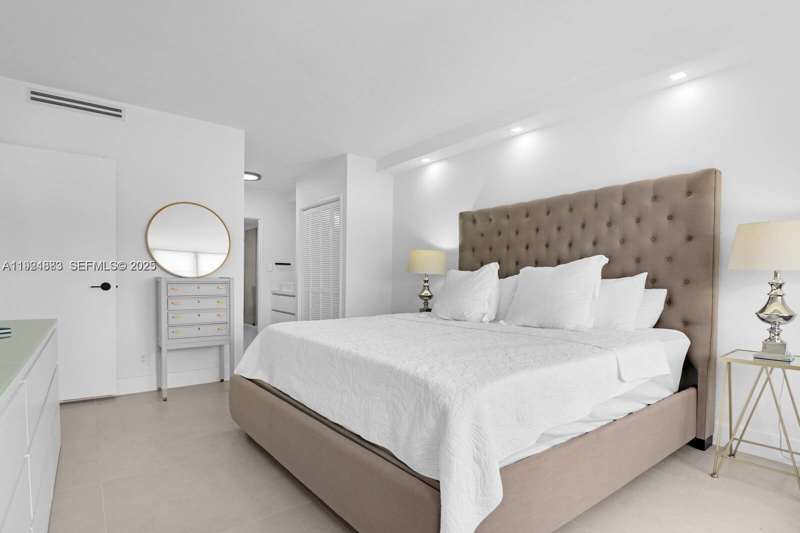 5700 Collins Ave #3J Miami Beach, FL 33140