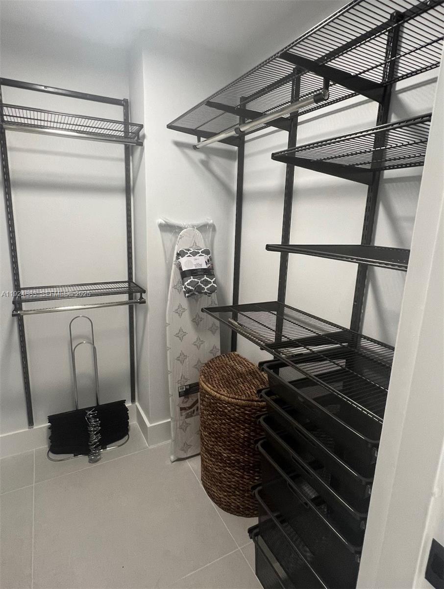 5700 Collins Ave #3J Miami Beach, FL 33140