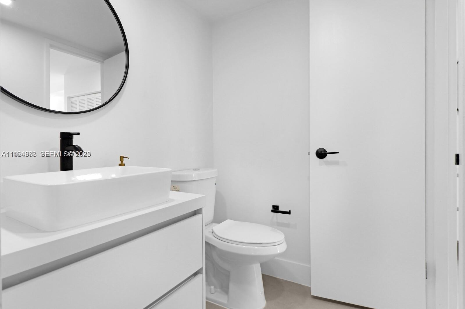 5700 Collins Ave #3J Miami Beach, FL 33140