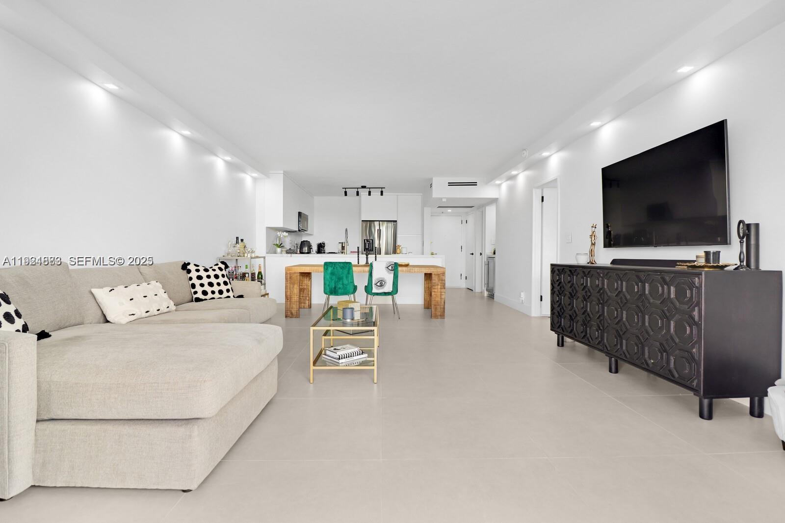 5700 Collins Ave #3J Miami Beach, FL 33140