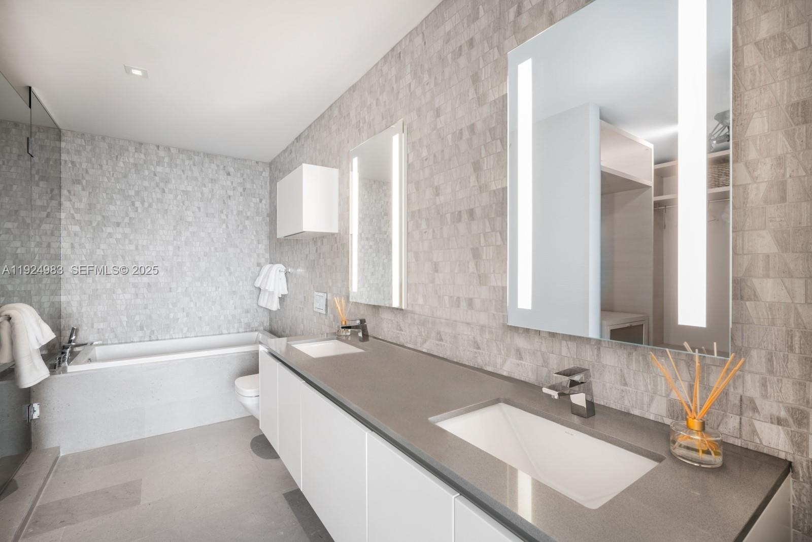 88 SW 7th St #2008 Miami, FL 33130