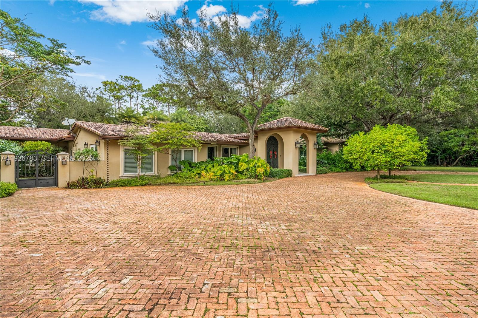 6755 SW 99th Ter Pinecrest, FL 33156