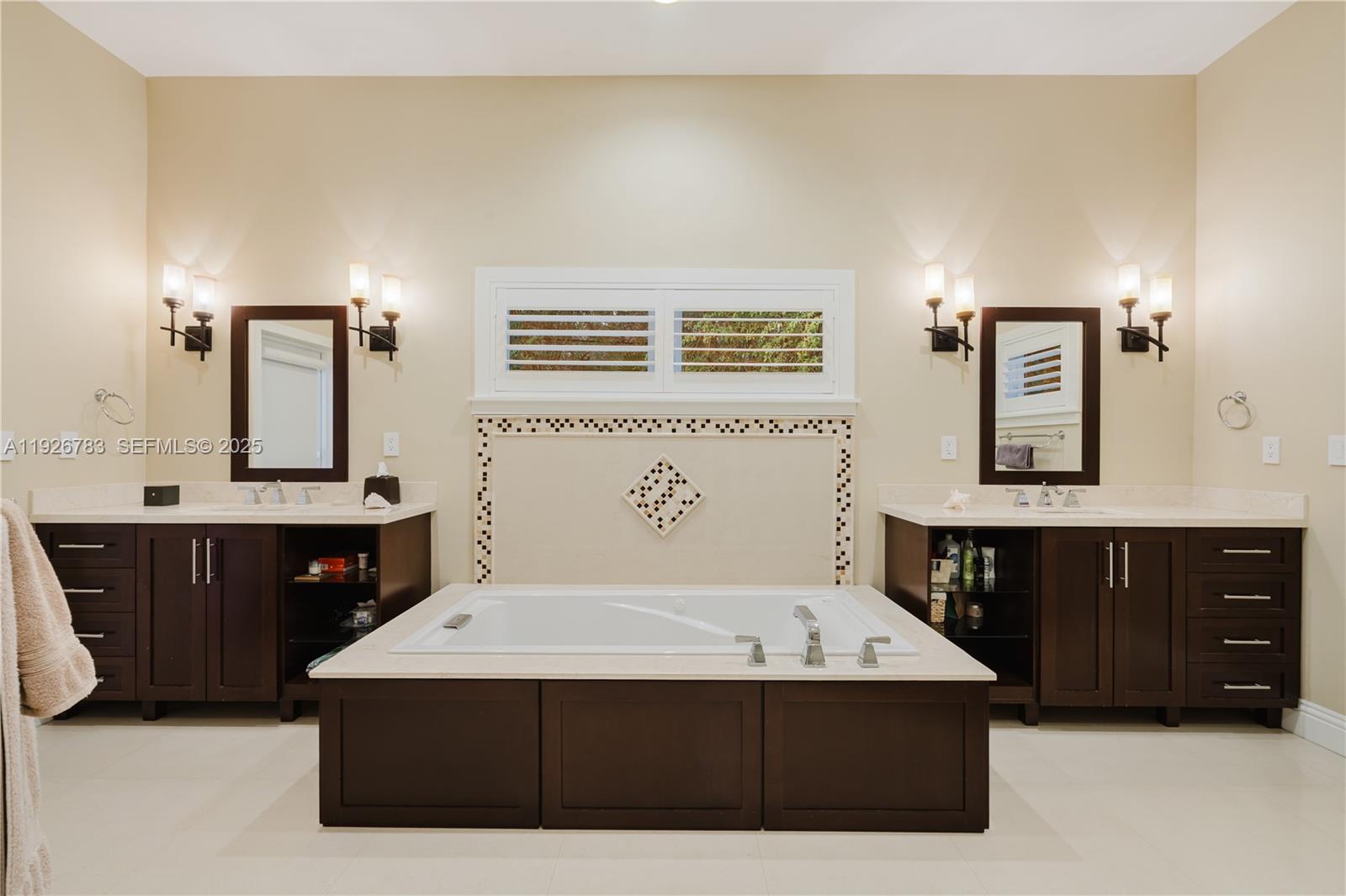 6755 SW 99th Ter Pinecrest, FL 33156