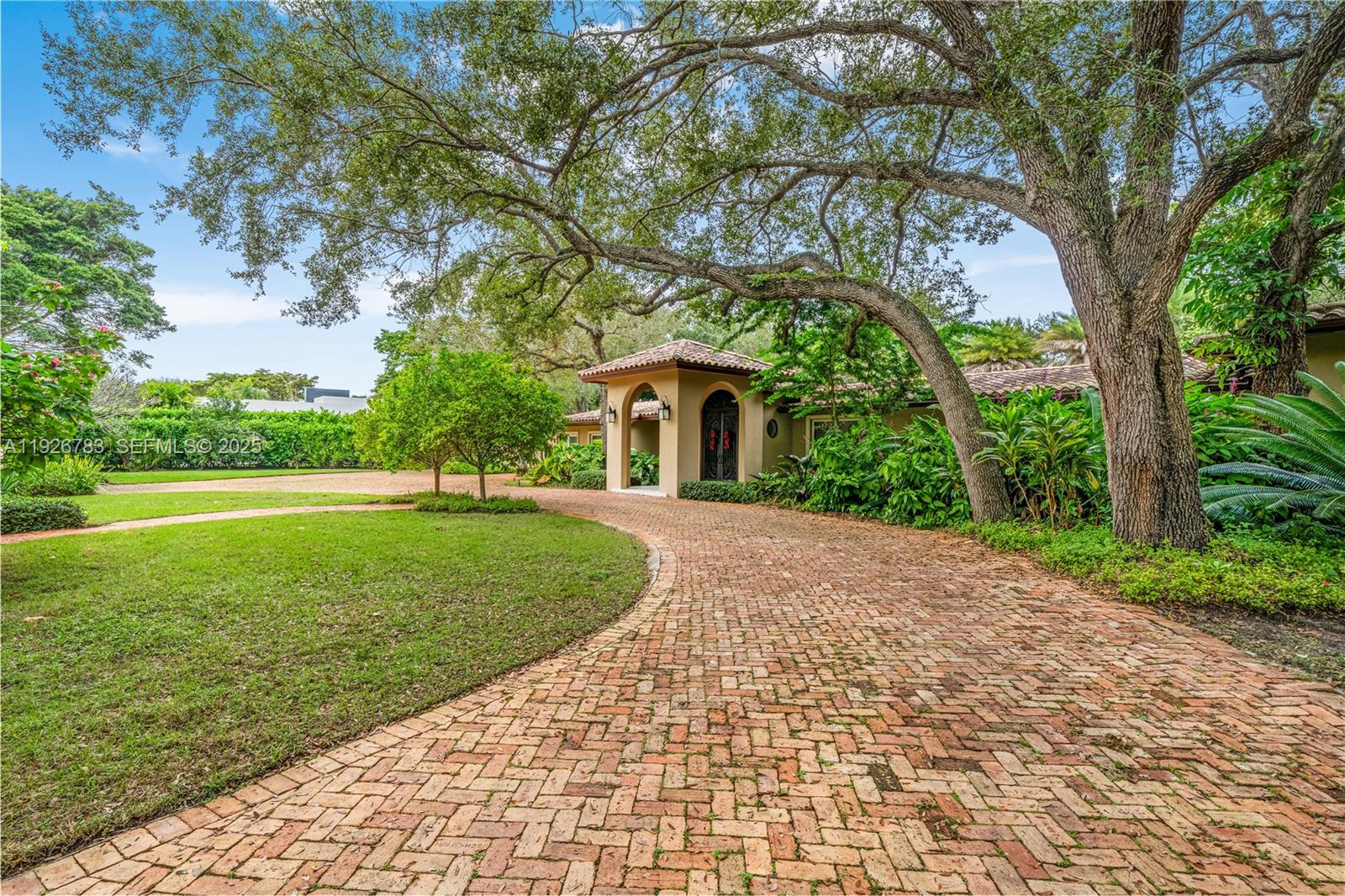 6755 SW 99th Ter Pinecrest, FL 33156