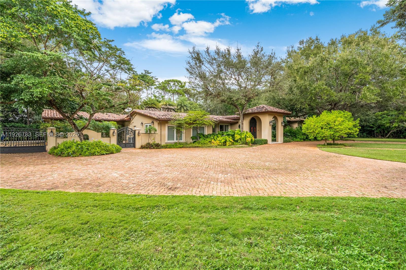 6755 SW 99th Ter Pinecrest, FL 33156