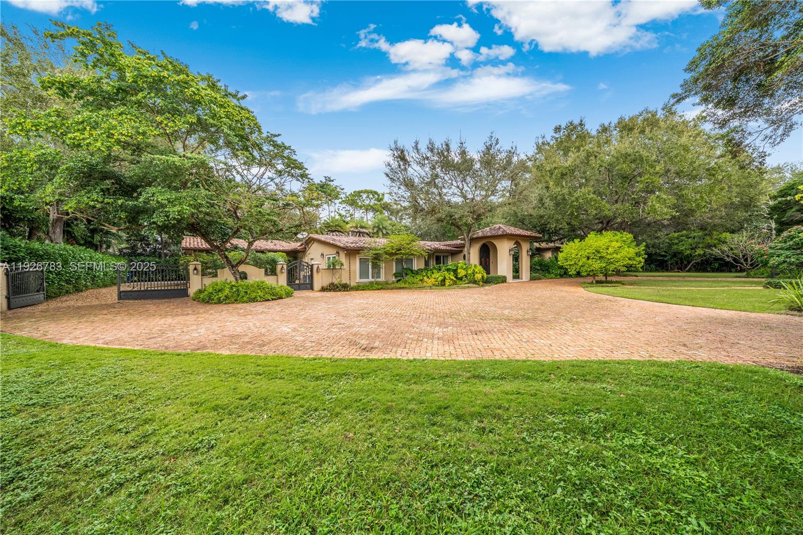 6755 SW 99th Ter Pinecrest, FL 33156