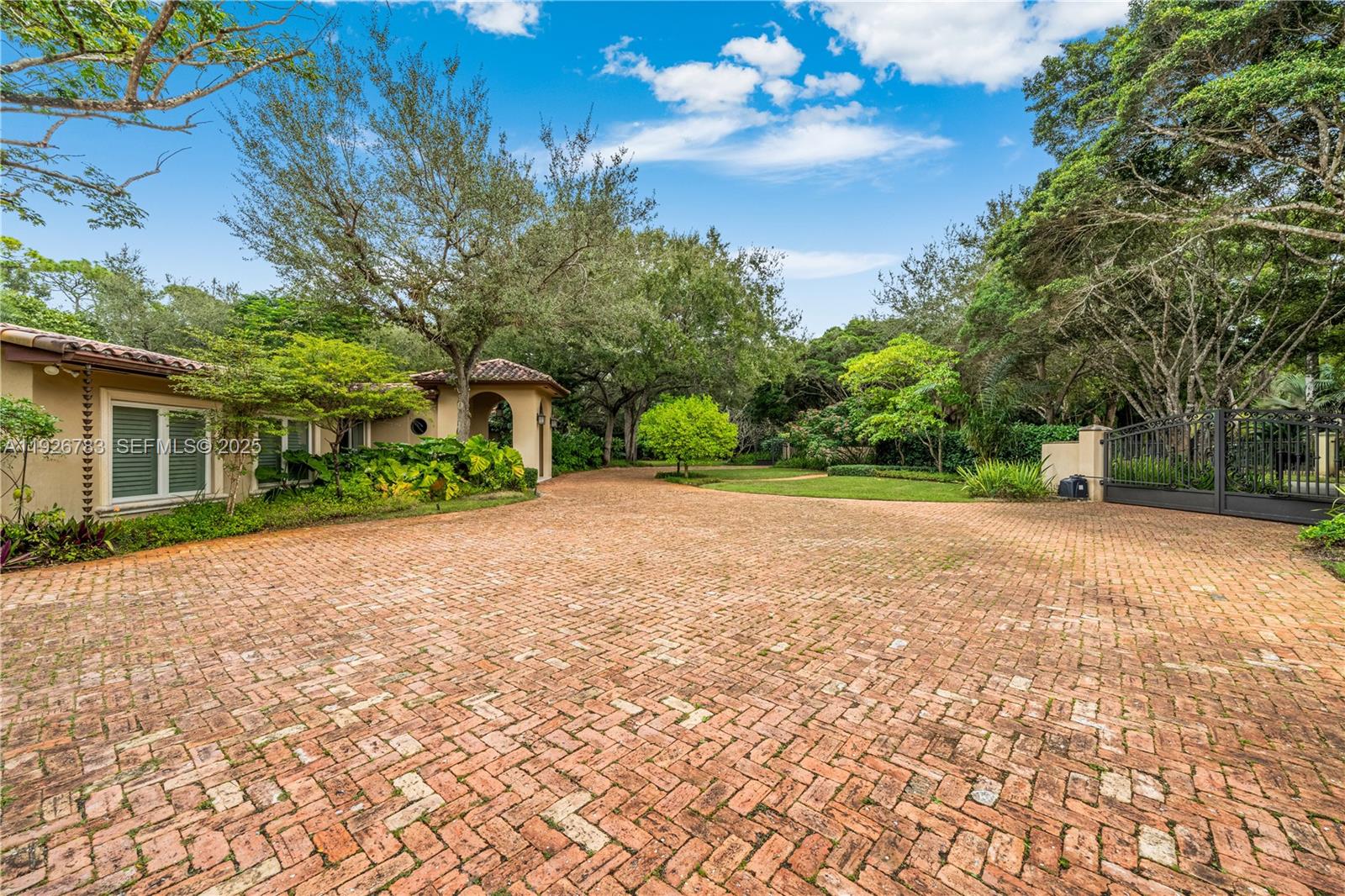 6755 SW 99th Ter Pinecrest, FL 33156