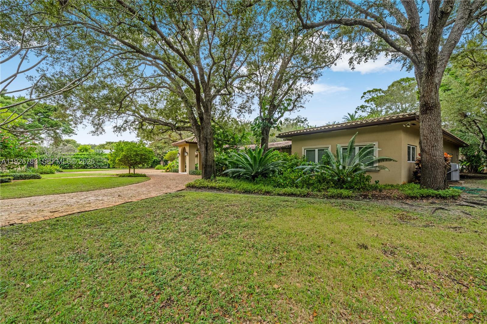 6755 SW 99th Ter Pinecrest, FL 33156