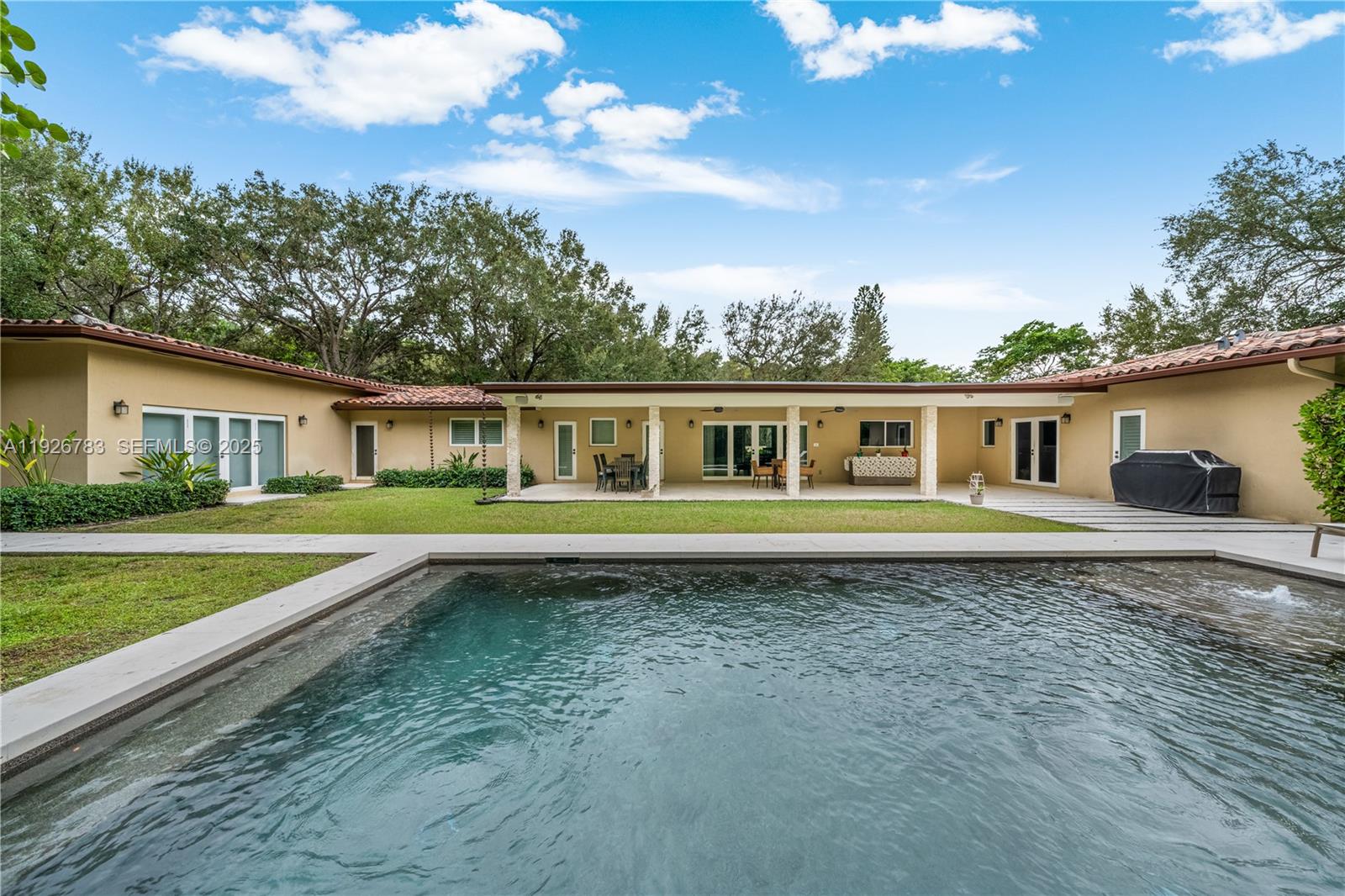 6755 SW 99th Ter Pinecrest, FL 33156