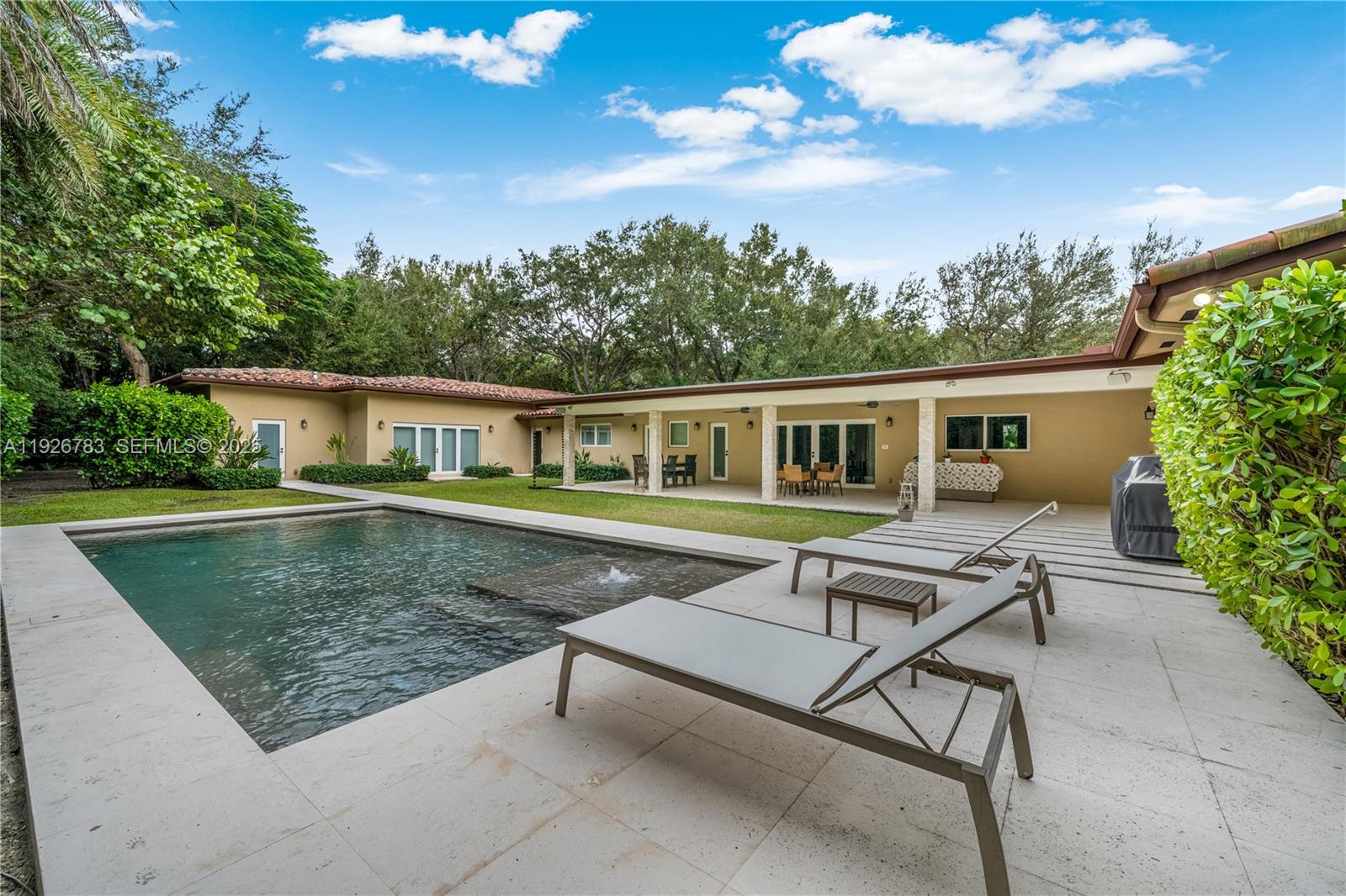 6755 SW 99th Ter Pinecrest, FL 33156