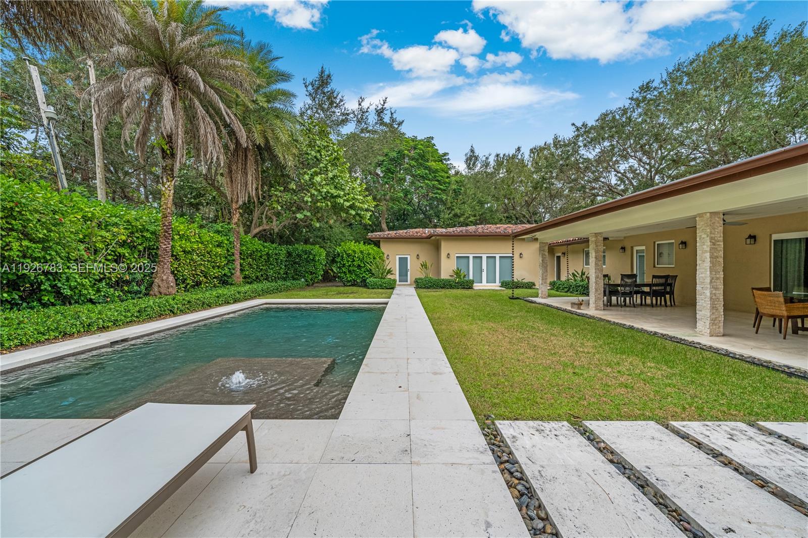 6755 SW 99th Ter Pinecrest, FL 33156