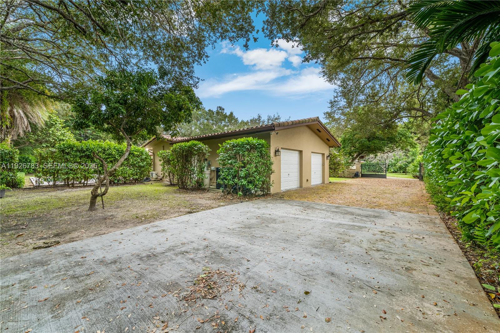 6755 SW 99th Ter Pinecrest, FL 33156