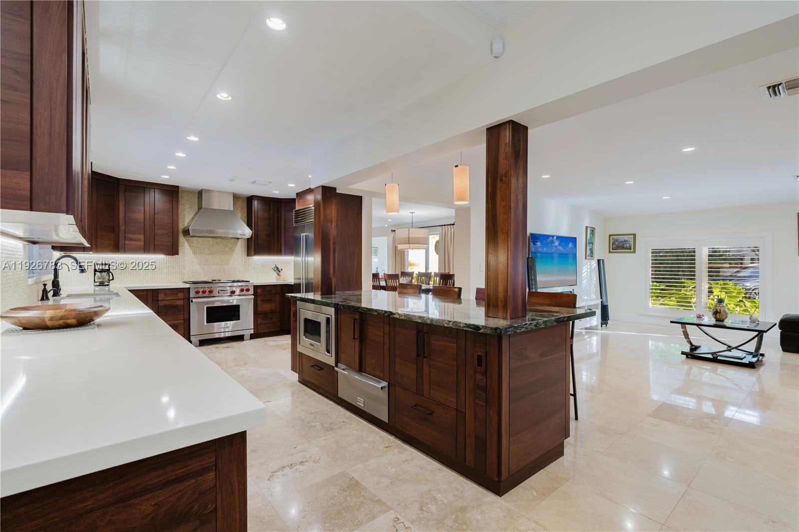 6755 SW 99th Ter Pinecrest, FL 33156