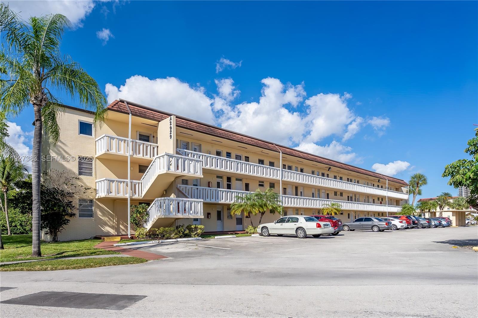 2929 Point East #A-303 Aventura, FL 33160