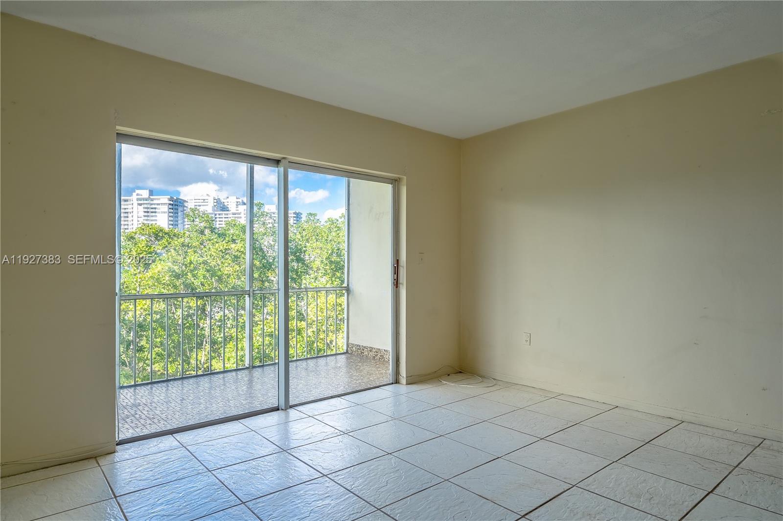 2929 Point East #A-303 Aventura, FL 33160