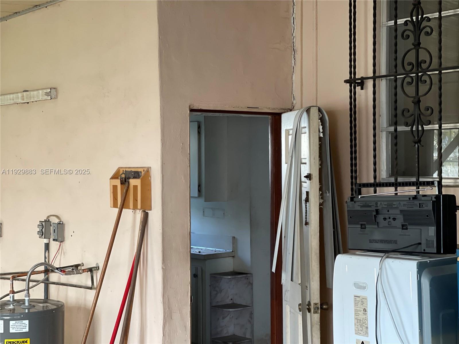 1040 NW 28th Ave Miami, FL 33125