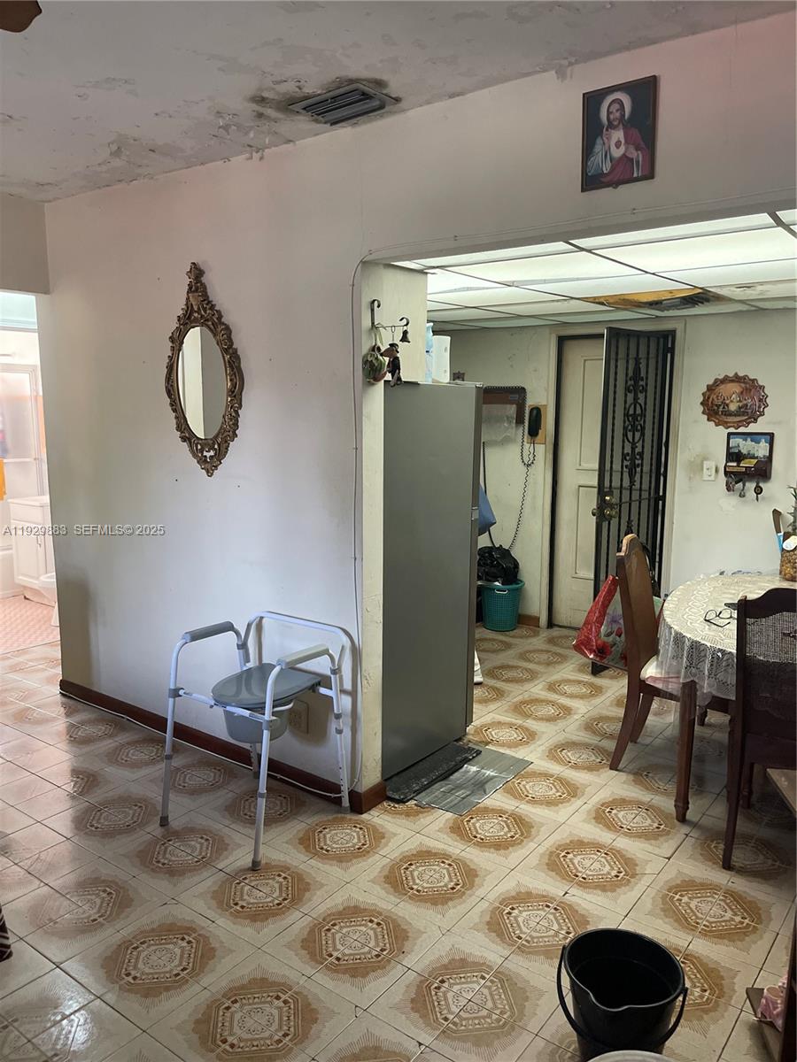 1040 NW 28th Ave Miami, FL 33125