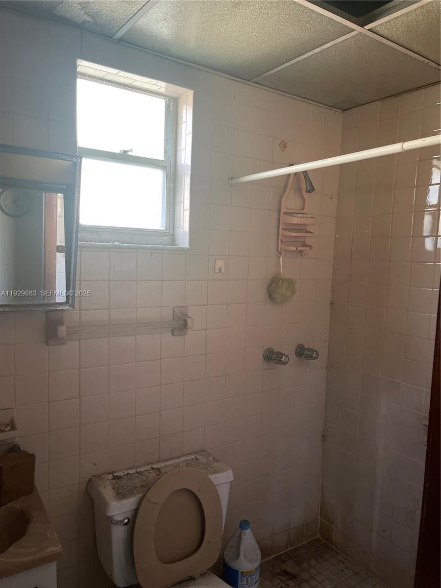 1040 NW 28th Ave Miami, FL 33125