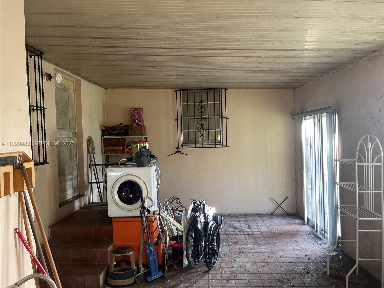 1040 NW 28th Ave Miami, FL 33125