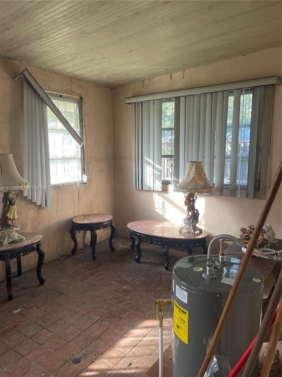 1040 NW 28th Ave Miami, FL 33125