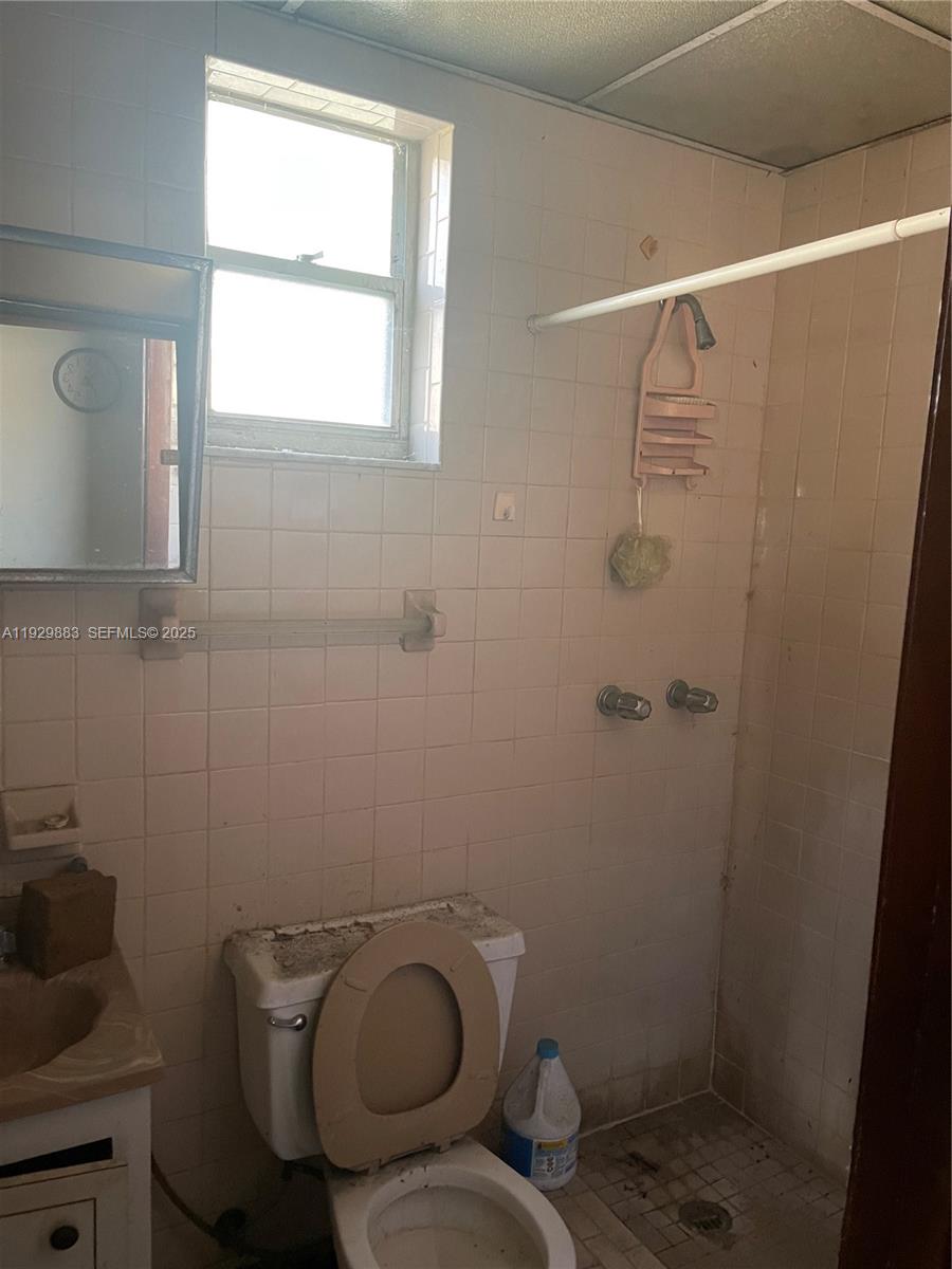 1040 NW 28th Ave Miami, FL 33125