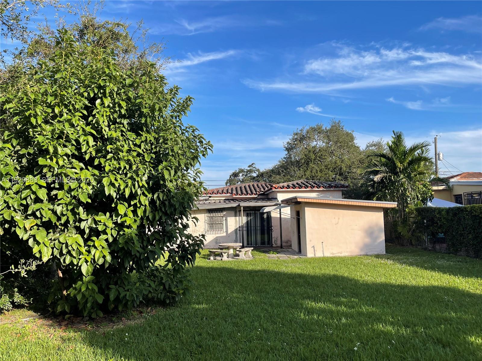 1040 NW 28th Ave Miami, FL 33125