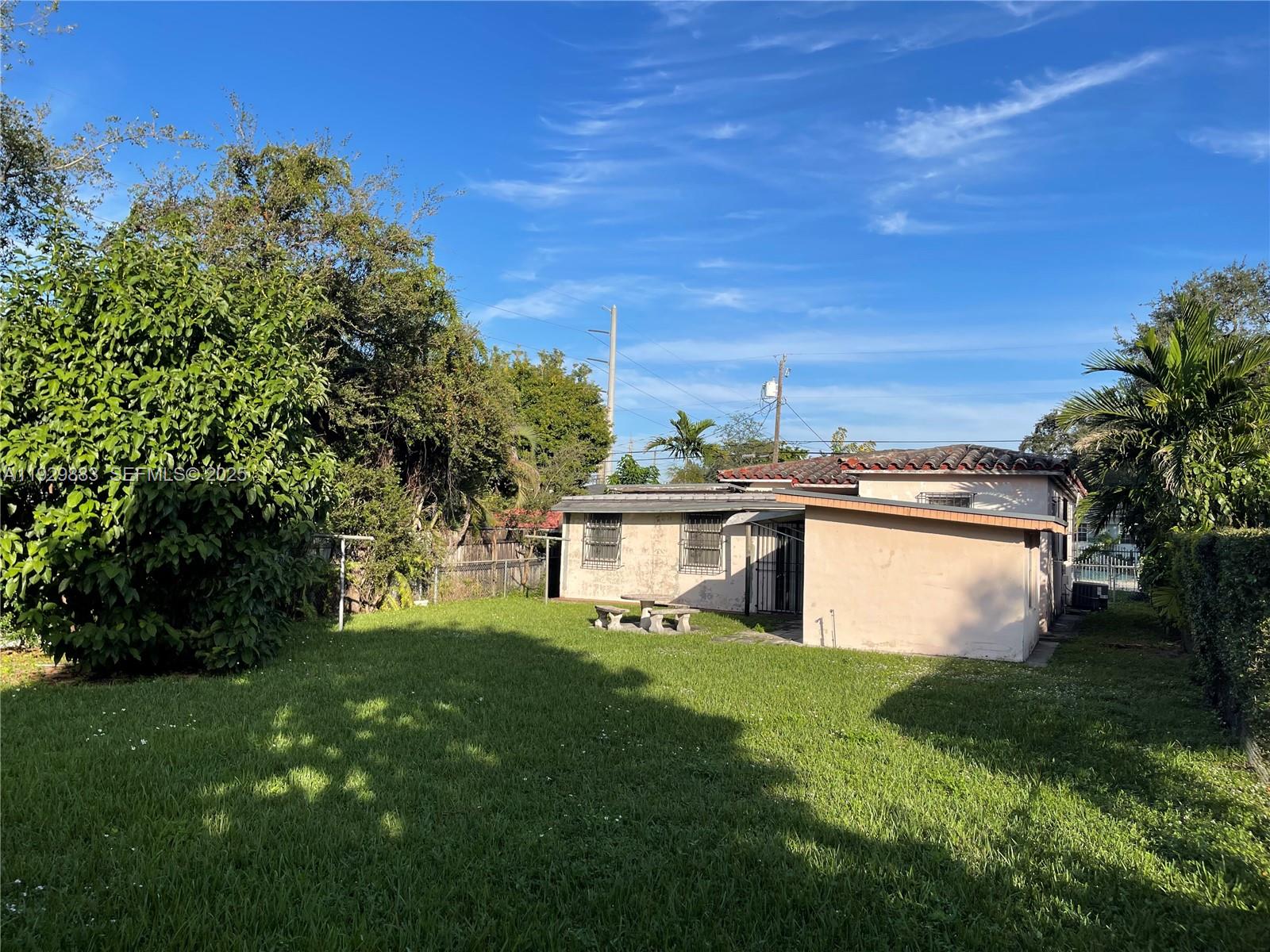 1040 NW 28th Ave Miami, FL 33125