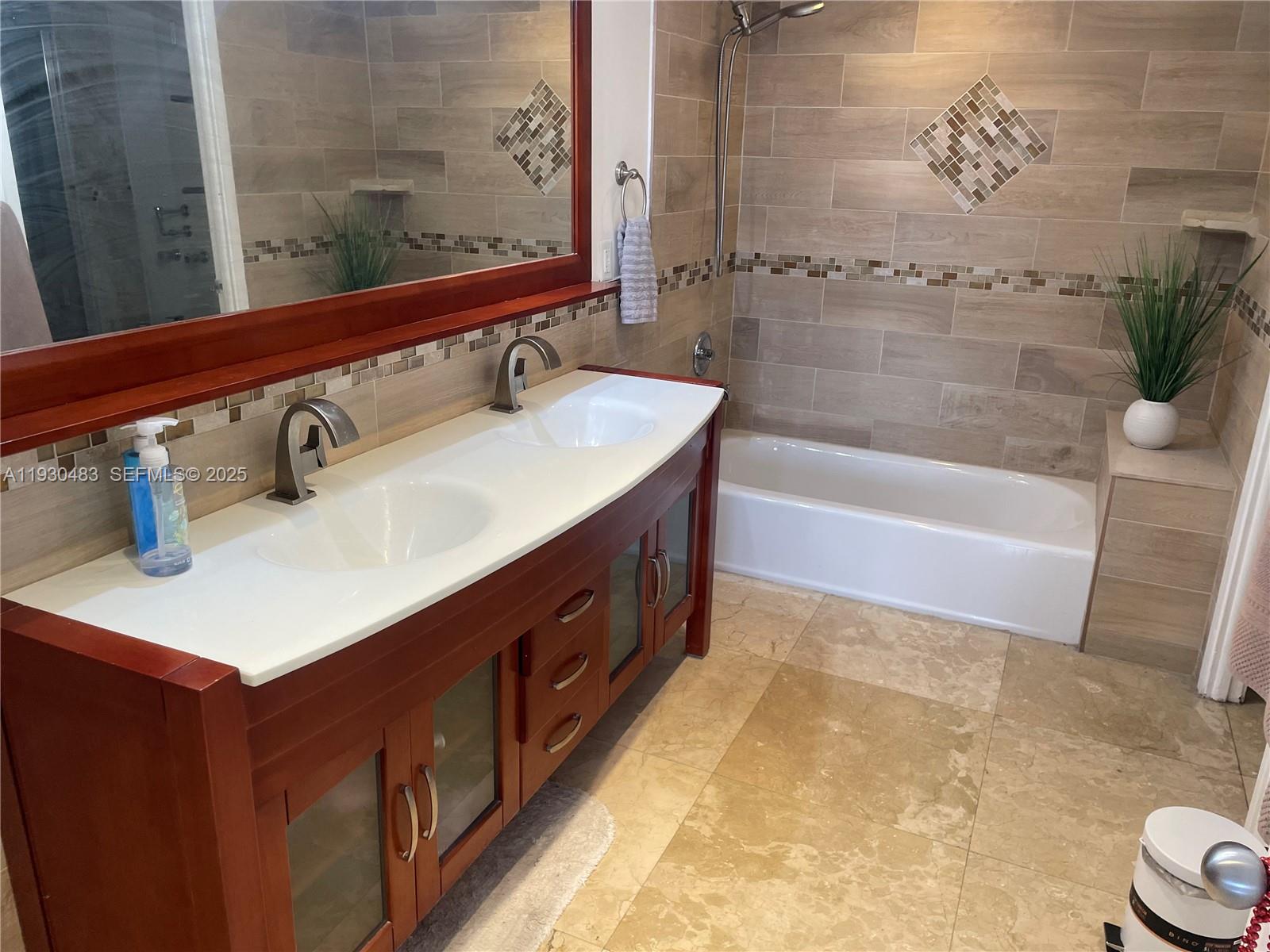 image Winston Towers 60011