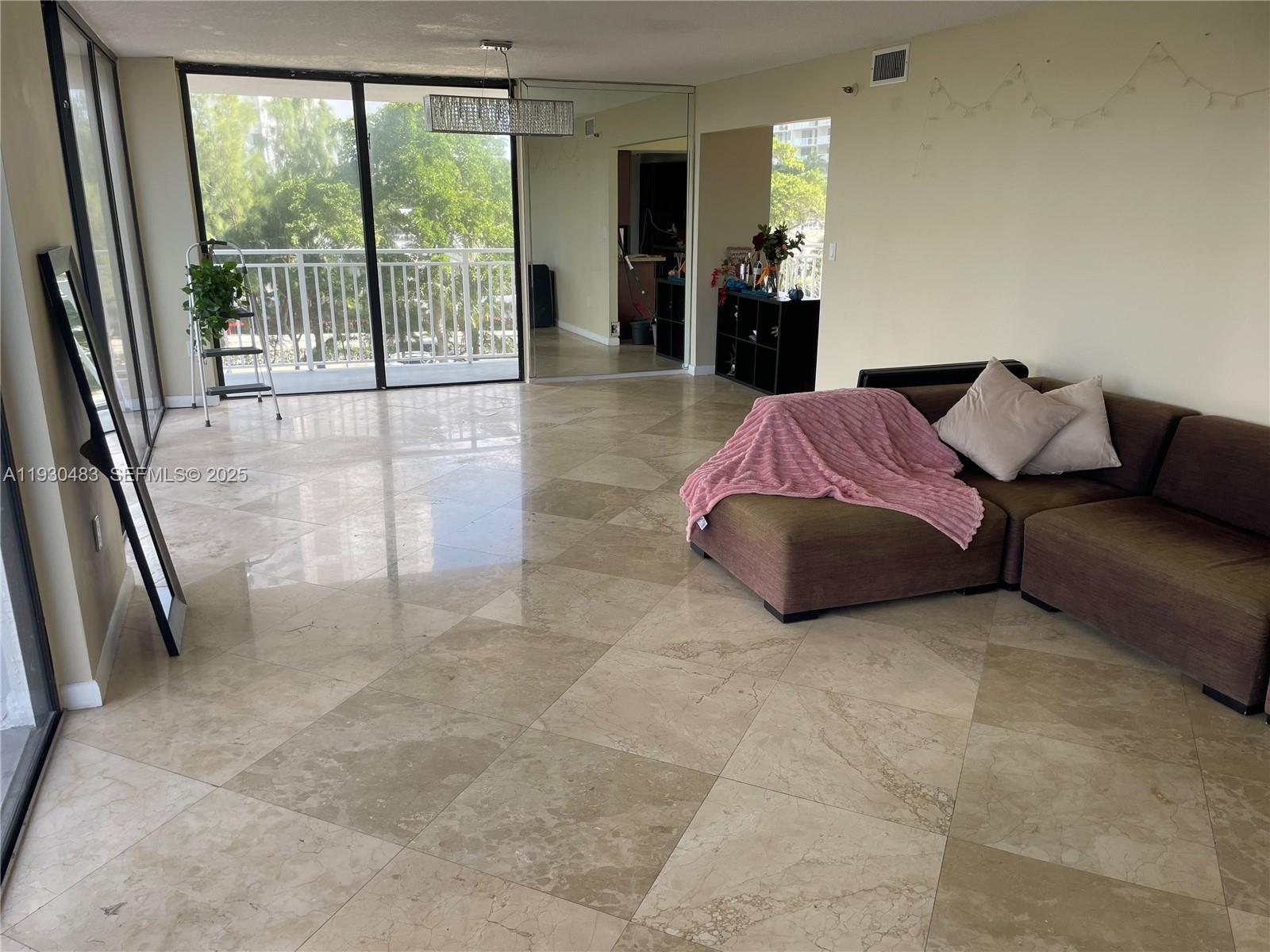 image Winston Towers 6005