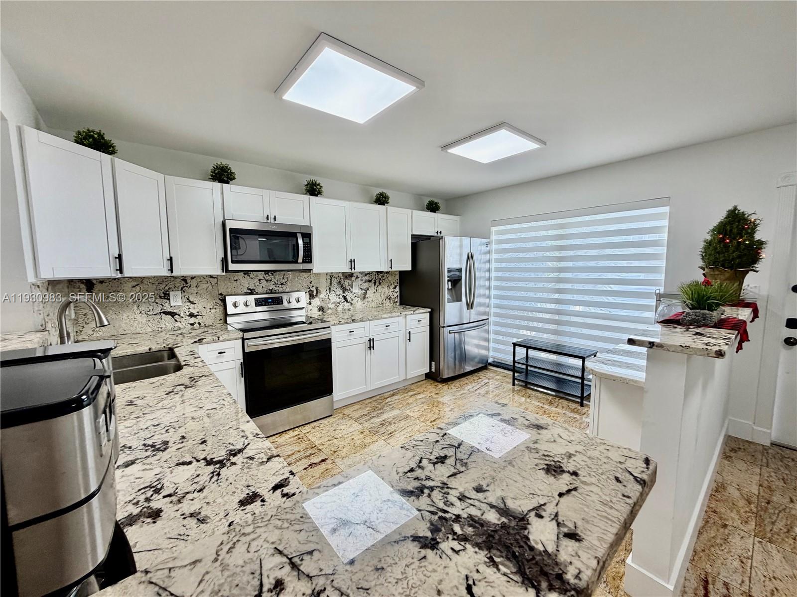 934 NE 27th Ave Hallandale Beach, FL 33009