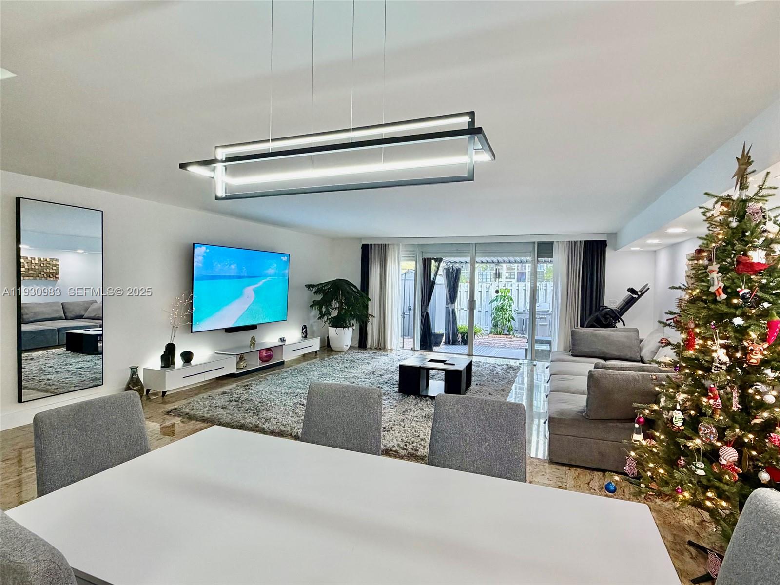 934 NE 27th Ave Hallandale Beach, FL 33009