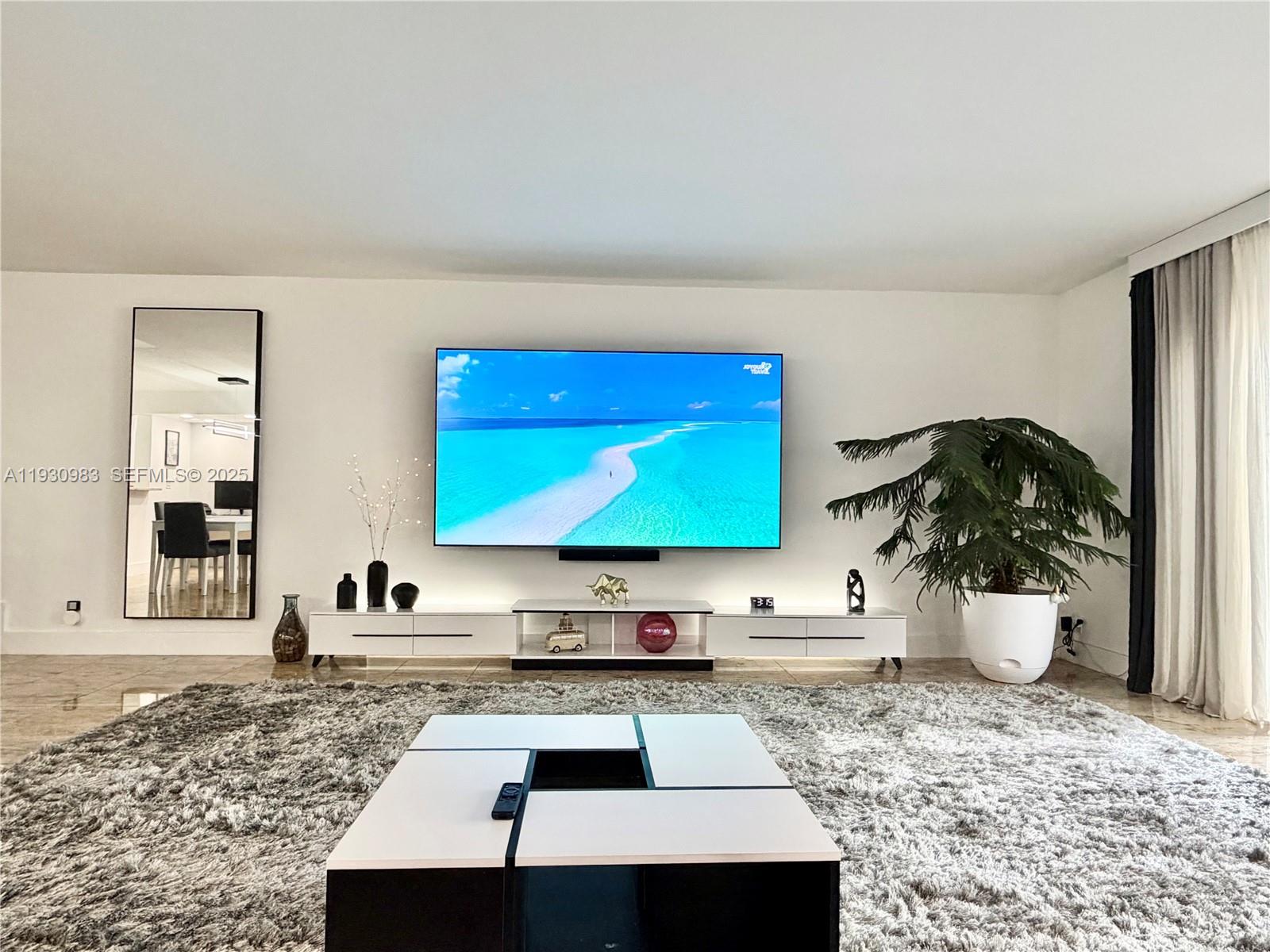 934 NE 27th Ave Hallandale Beach, FL 33009