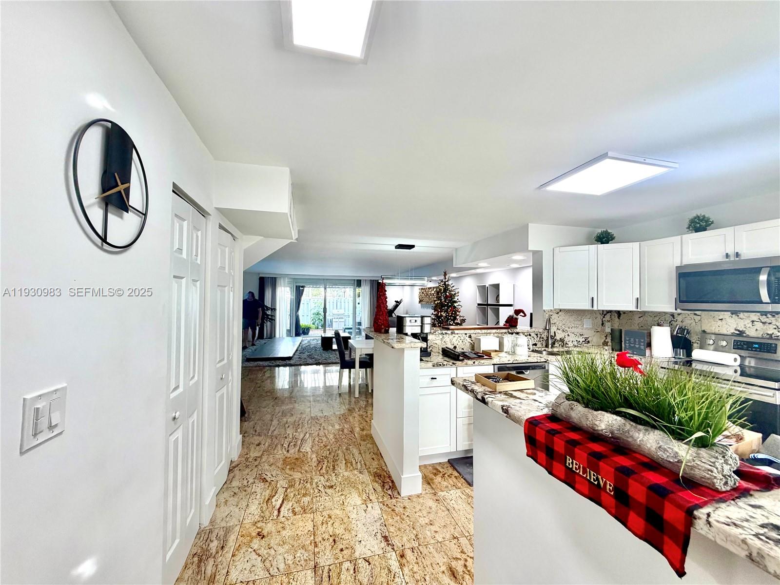 934 NE 27th Ave Hallandale Beach, FL 33009